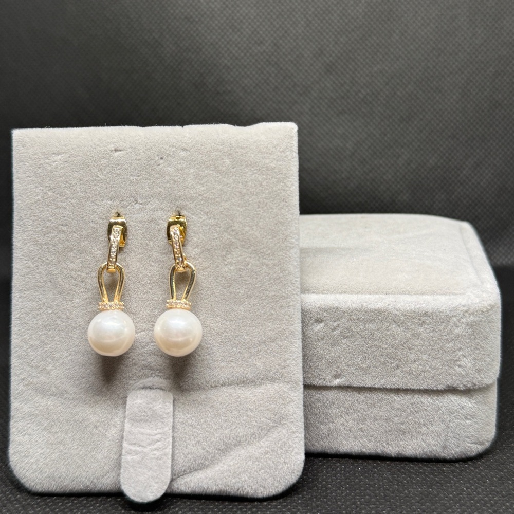 Elegant Gold and Pearl Drop Earrings